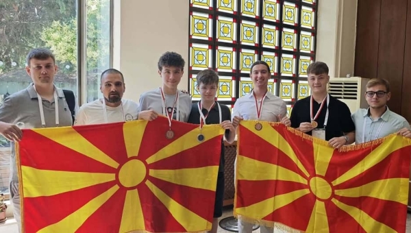 Сребро, две бронзи и пофалница за македонските физичари на 8. Балканска олимпијада